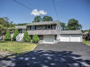 427 Pearl Lake Rd, Waterbury, CT 06706
