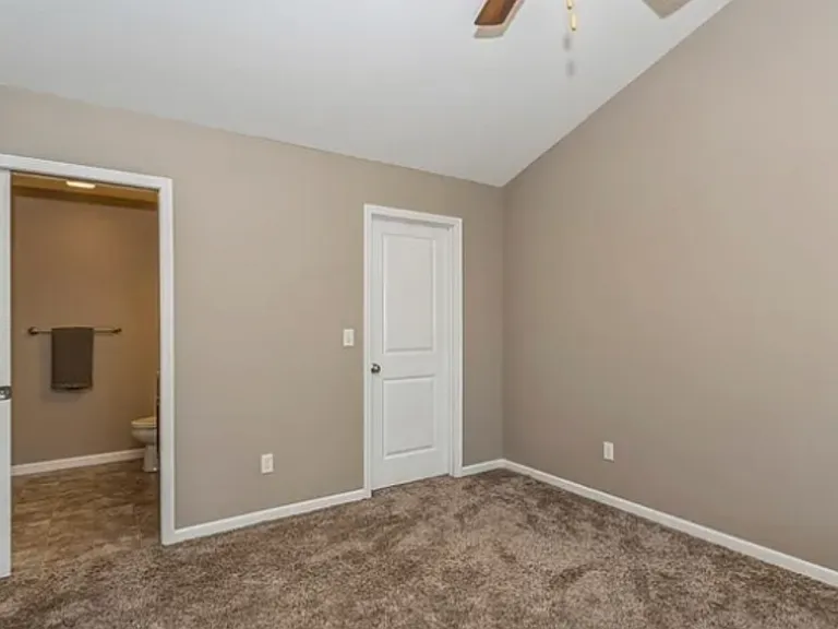 1597 Burr Dr — Photo 6