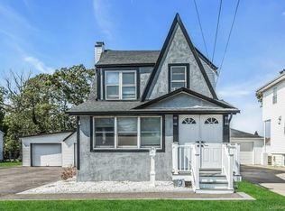 1865 Stuyvesant Ave, East Meadow, NY 11554