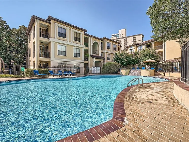 3777 Peachtree Rd #611 — Photo 22