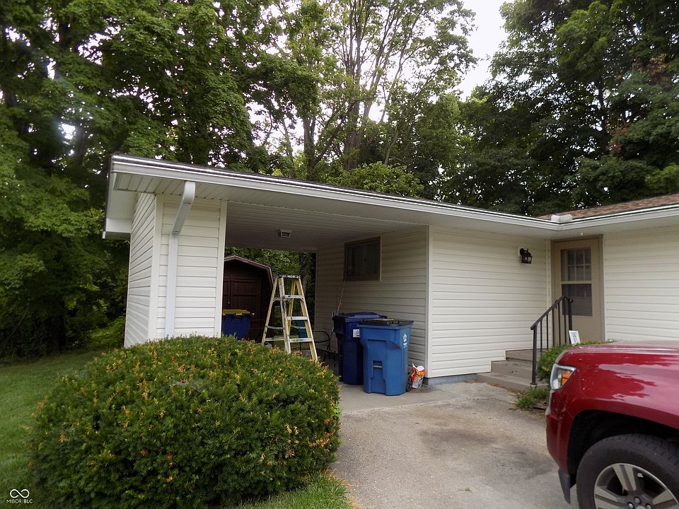 2nd image of 105 N Locust St