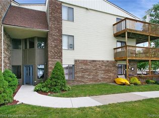 895 S Pontiac Trl APT 201, Walled Lake, MI 48390