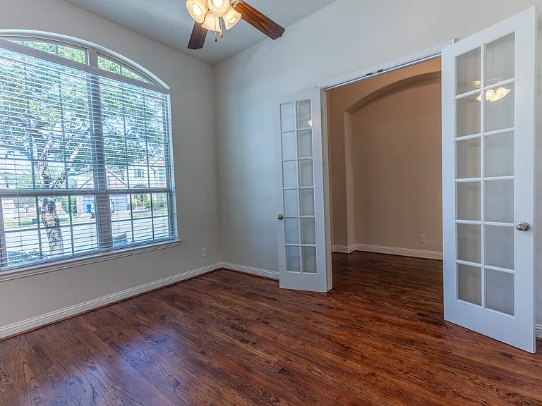 825 Warwick Blvd — Photo 44