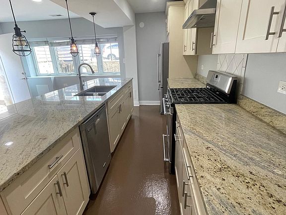 4th image of 1626 S Newberry Ave APT 1