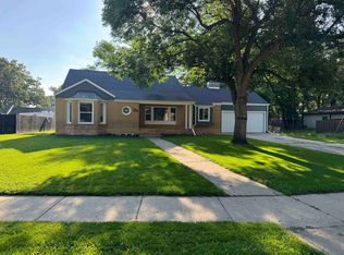 414 8th St NW, Minot, ND 58703