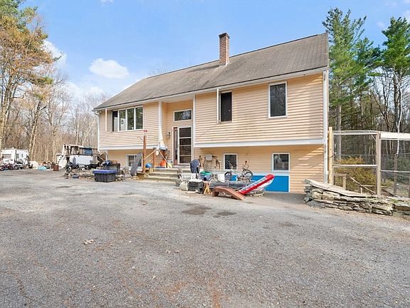 3rd image of 6 Plum Tree Ln