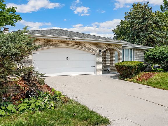2nd image of 15109 Saint Andrews Ct