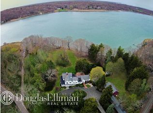 61 Harbor Rd, Saint James, NY 11780
