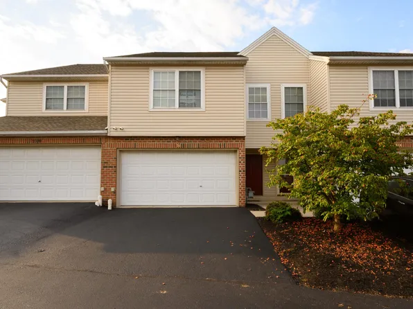 2312 Slater Hill Ln E, York, PA 17406