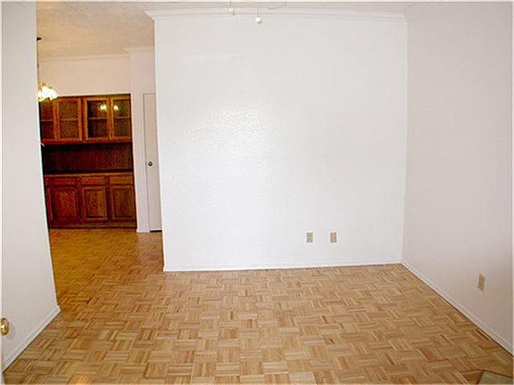 3rd image of 921 Marine Dr APT 204