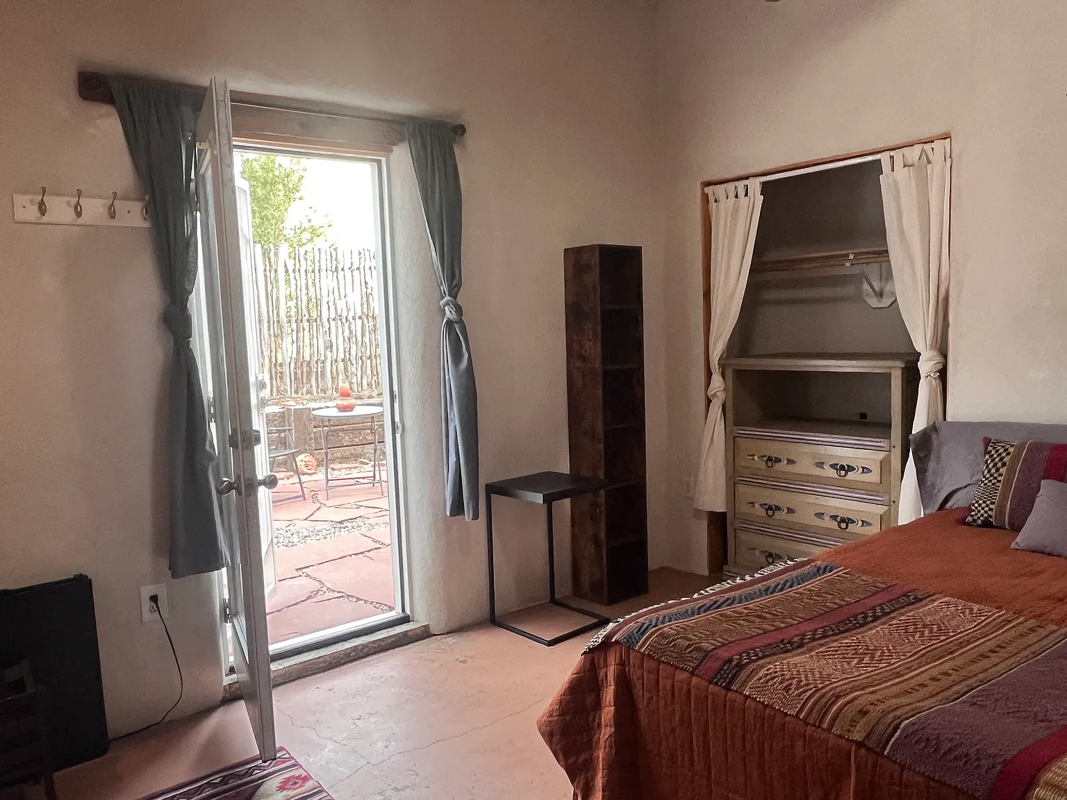 Studio, 400 sqft, $985 — Photo 3