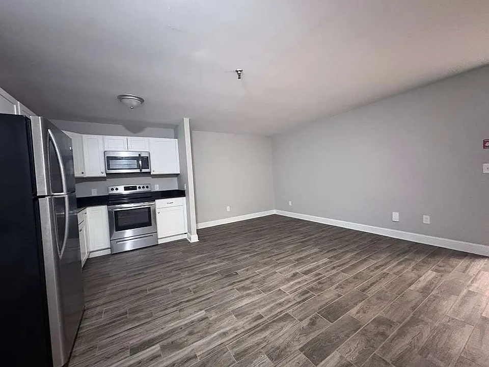 240 Sheffield Ave #4C