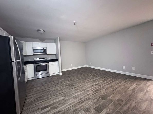 240 Sheffield Ave #4C
