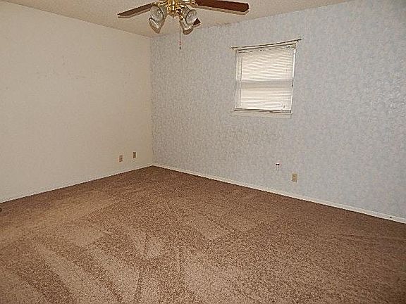 2nd image of 905 Bunker Hill Dr