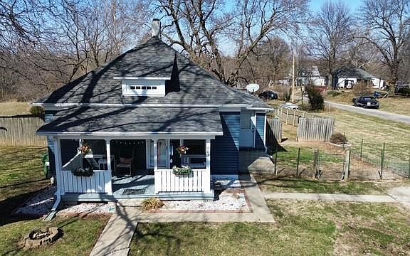 2nd image of 603 Maple St