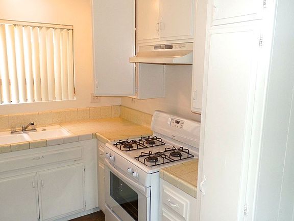 4th image of 4652 33rd St APT 03