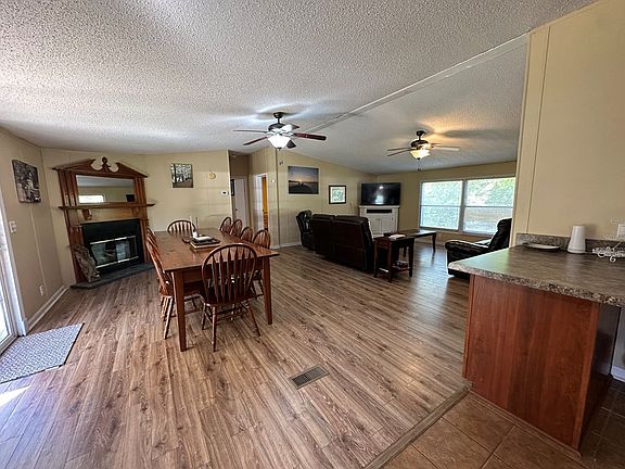 5th image of 329 White Oak Dr
