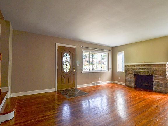 4th image of 10 Saint Jude Cir