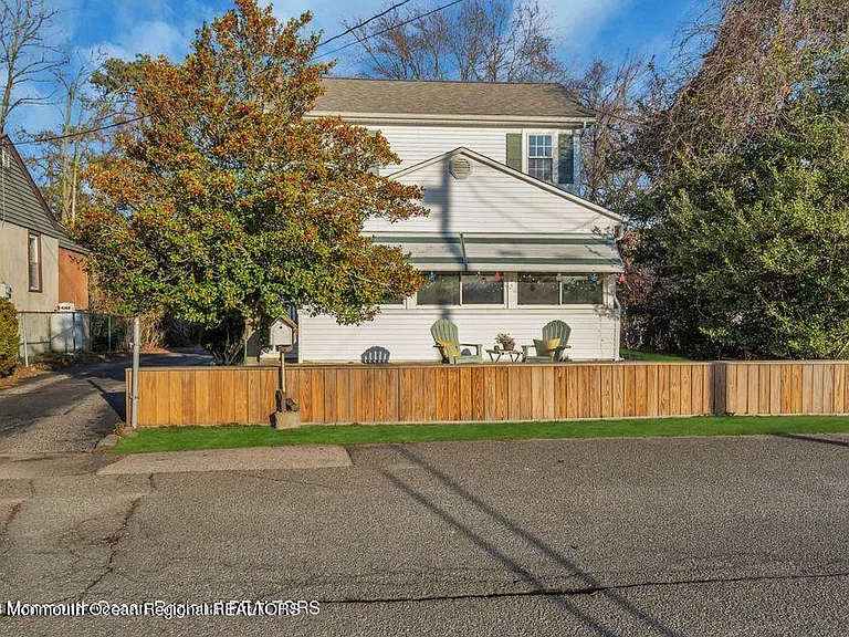 1708 Lake Dr — Photo 15
