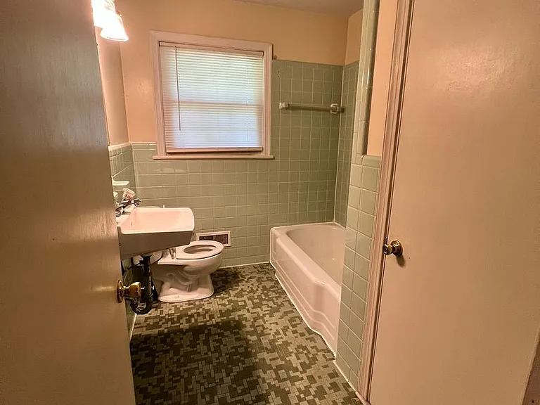 401 Shannon Way — Photo 8