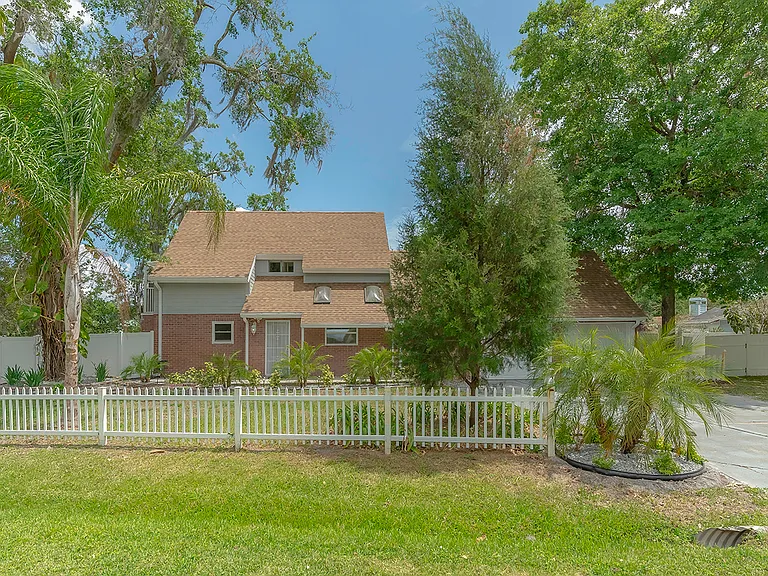 19017 Cedar Ln — Photo 2