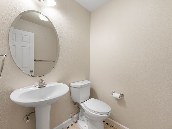 3rd image of 77 Windcrest Ln