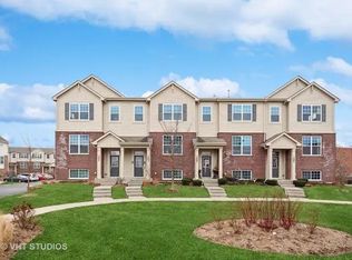 301 Lexington Ln, Rolling Meadows, IL 60008