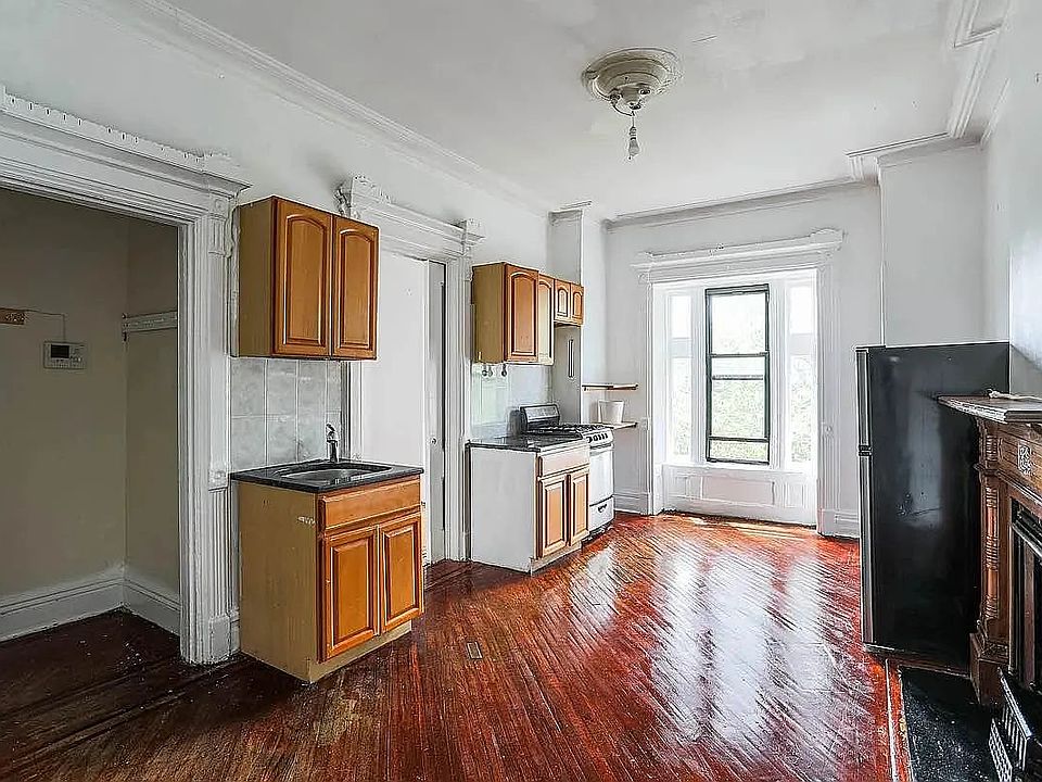 1st image of 15 Willoughby Ave #4A