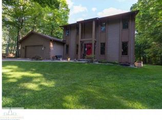 4233 Driftwood Dr, Dewitt, MI 48820