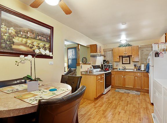 5th image of 2622 N Moody Ave