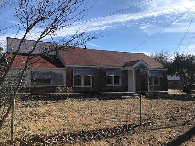 2nd image of 1202 N Saint Charles Ave