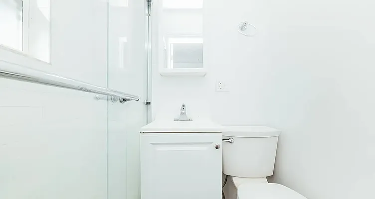 Rented by Apartmint Realty Group | media 9