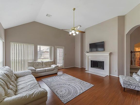 3rd image of 3519 Chatwood Dr