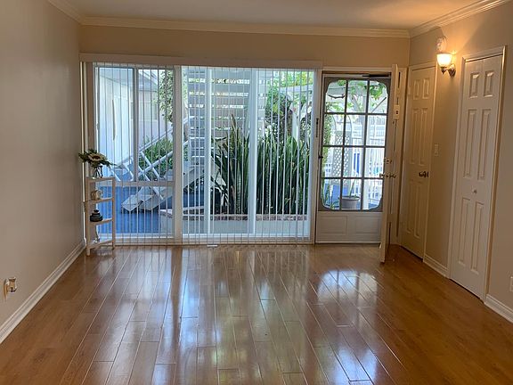 5th image of 455 S Catalina St #12