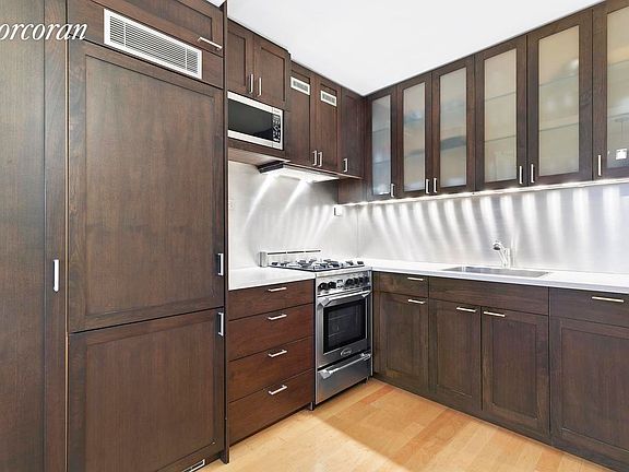 3rd image of 270 W 17th St APT 14D