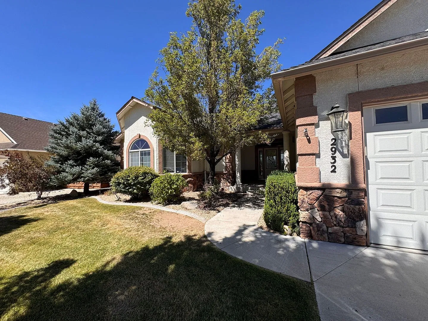 *Must See* 3/2.5 Home W/ 3-Car Garage In Minden - Saratoga Springs Neighborhood — Photo 2