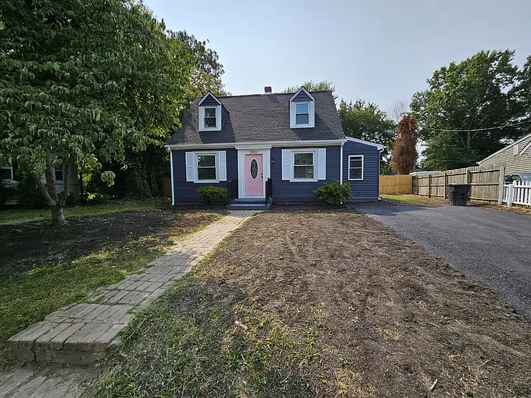 3907 E Chatham Dr — Photo 3
