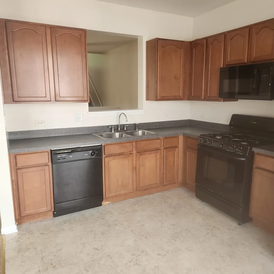 3 bed, 2.5 bath, 2032 sqft, $2,550 — Photo 4