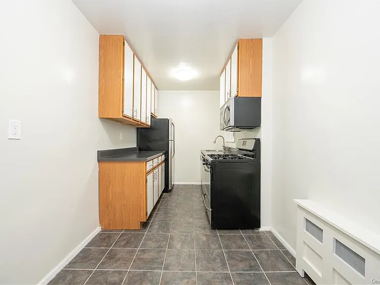 1133 Midland Ave #3H — Photo 5