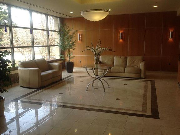 4th image of 60 Parkway Dr E APT 9L
