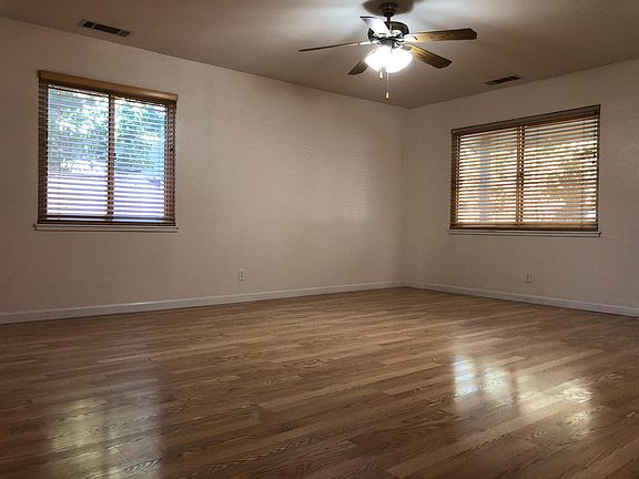 3rd image of 208 Solano Ln