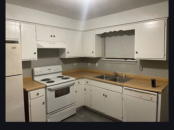4th image of 3021 Lyndale Dr #B