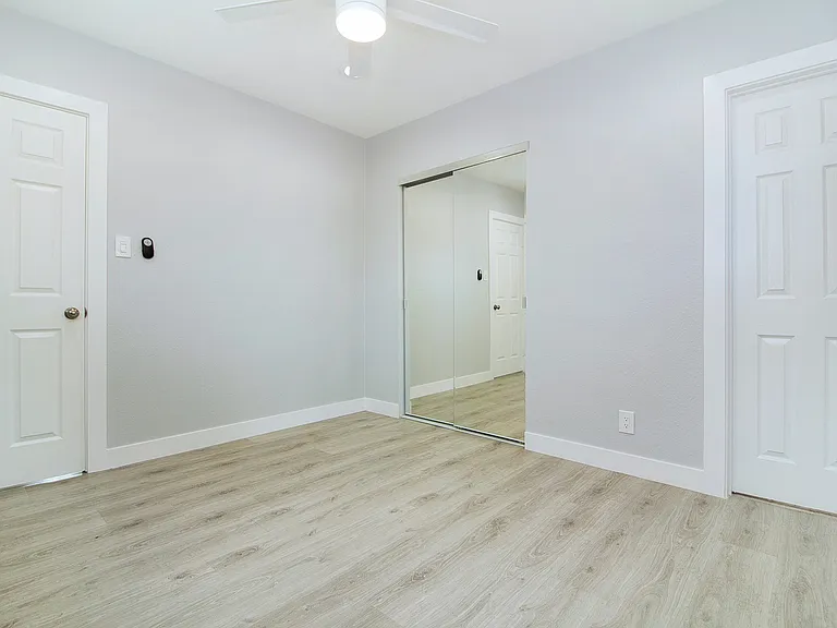Ellis Street Duplex — Photo 14