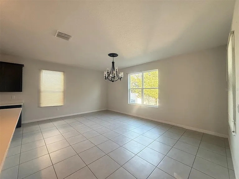 423 Kestrel Dr — Photo 5