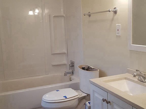 4th image of 190 Oakmont St