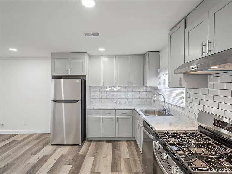 1741 E Woodward Heights Blvd — Photo 26