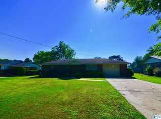 504 Riverview Dr, Gadsden, AL 35903