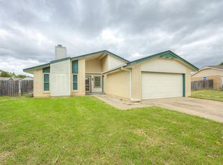 223 Cherokee Dr, Yukon, OK 73099