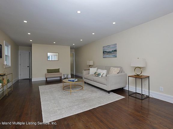 5th image of 15 Oakdale St