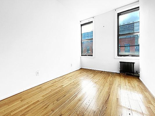 3rd image of 23 Meserole St #3LA